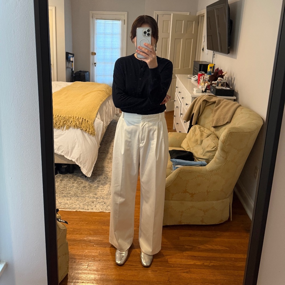 High-waisted wide-legged pants